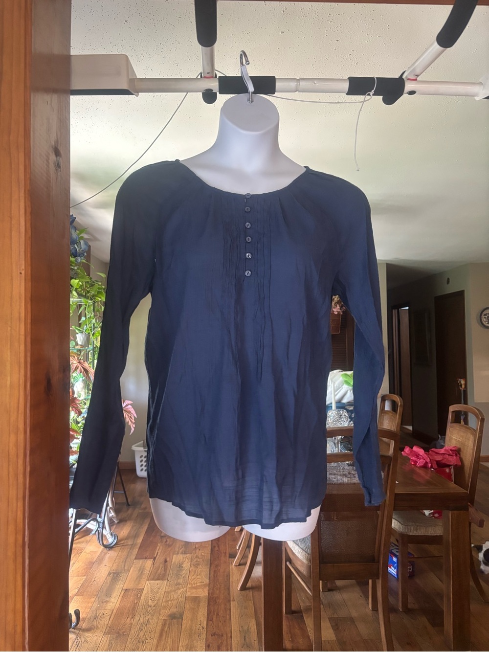 Bit & Bridle Navy Lightweight Long-Sleeve Pintuck Button Women’s Blouse Size M
